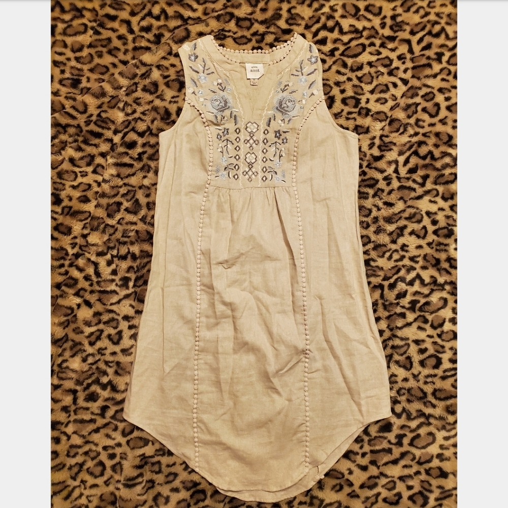 Sleeveless ivory dress